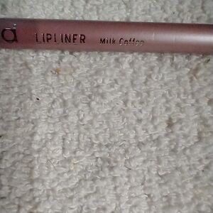 Wet n wild lip liner milk coffee number 7
